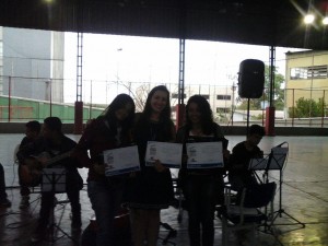 Da esquerda para a direita: Larissa, Tália e Bruna.